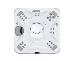 Bullfrog Spas X7 Hot Tub: Mid-Size Comfort for Laval Homes