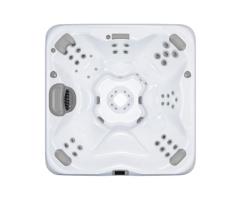 Bullfrog Spas X8 Hot Tub - 8-Person Premium Spa Experience in Laval